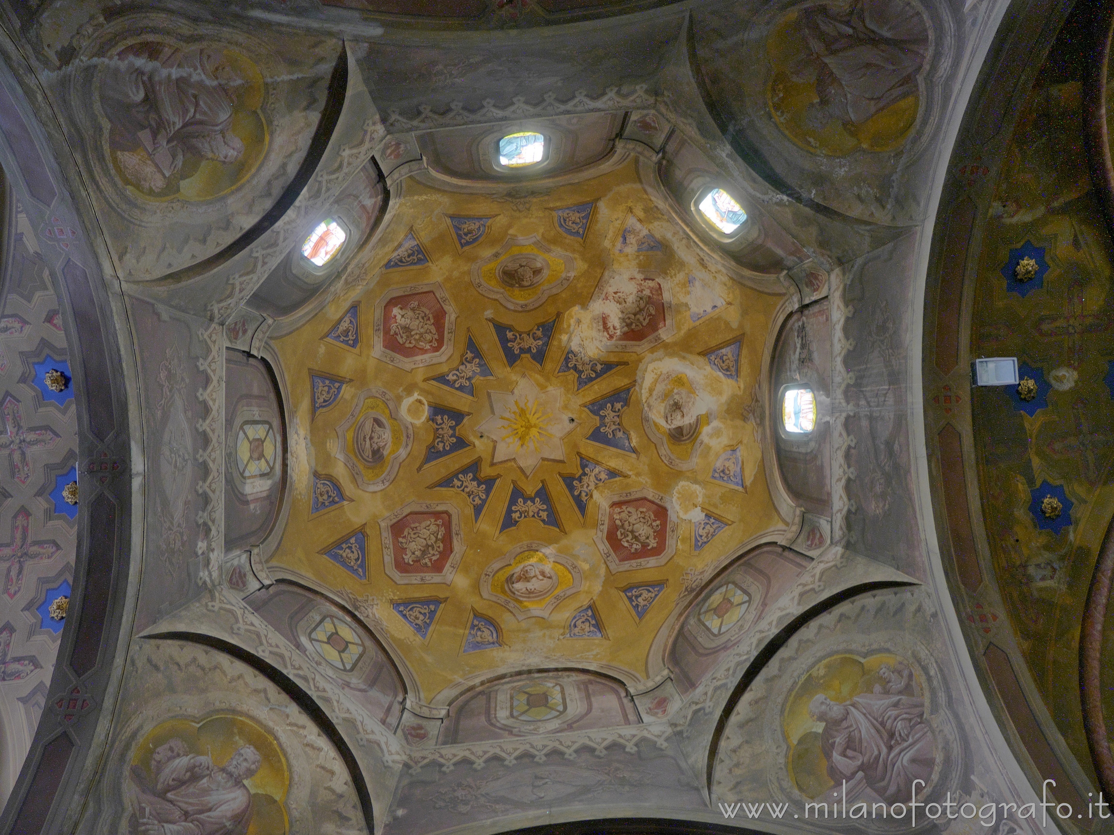 Biella - Interno della cupola sopra al presbiterio della Chiesa di San Giacomo - Foto a piena risoluzione